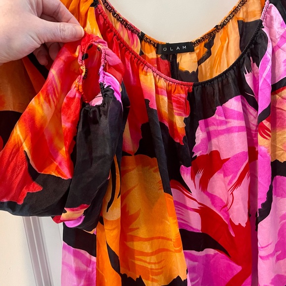 ✨✨✨GLAM Colorful puff sleeve print top - Picture 2 of 3